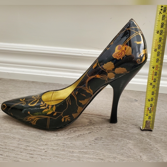Hale Bob black patent floral pattern stilettos - Picture 2 of 7